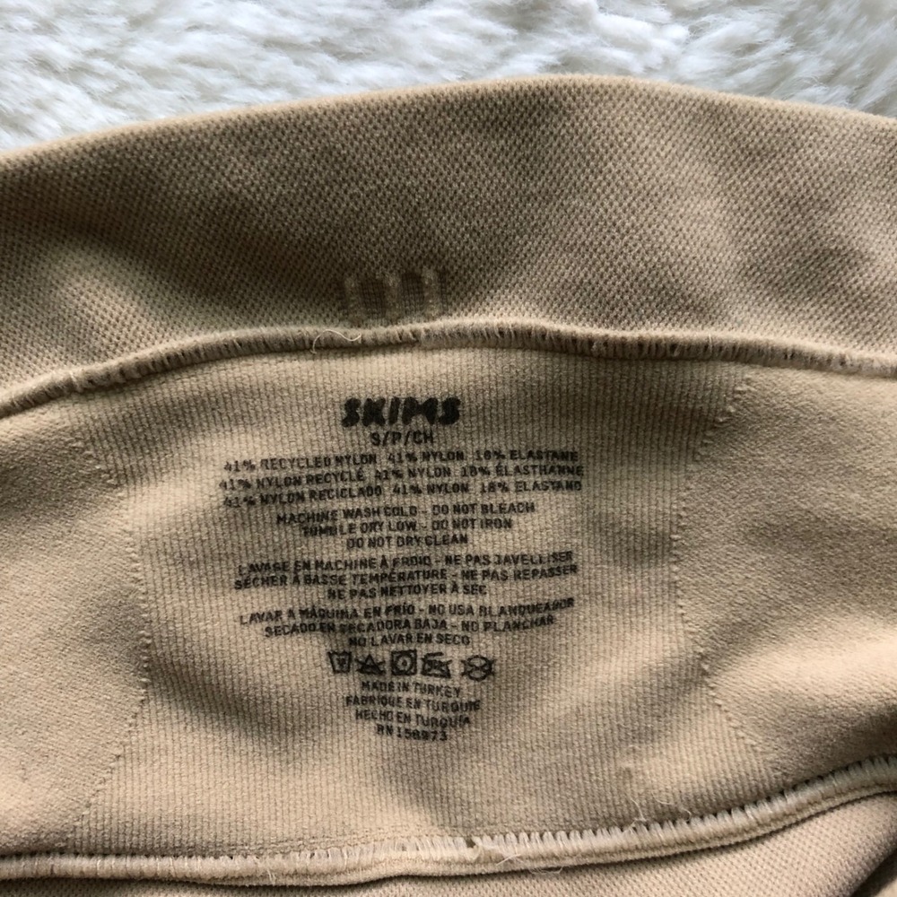 SKIMS Fits Everybody Bandeau Bra Ochre Tan Strapless Seamless Size Small NWOT - Picture 7 of 8